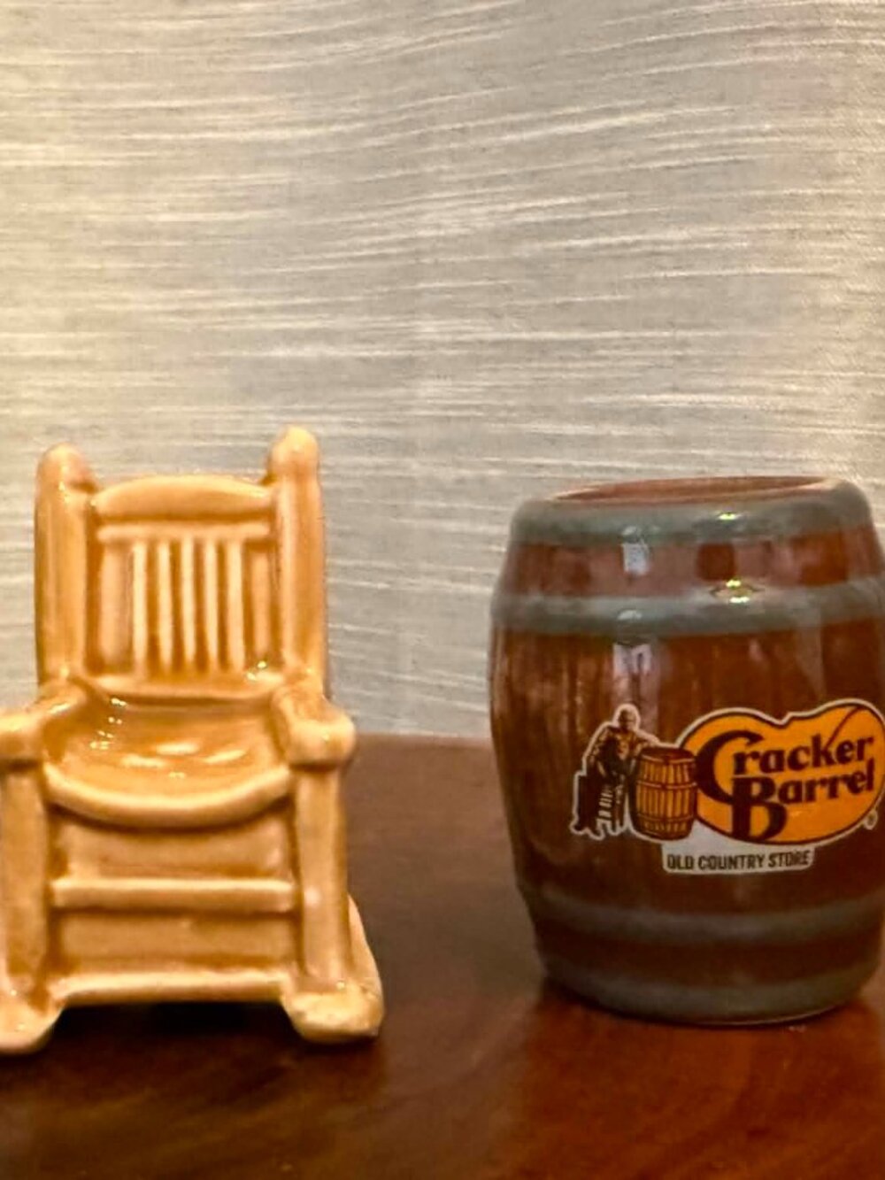 NWT Cracker Barrel Rocking Chair Barrel Salt Pepper Shaker Set Ceramic Mini Logo